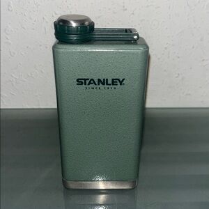 Stanley Classic hammered flask